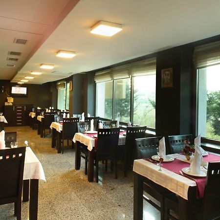 Royal Park Hotel Baku Exterior foto